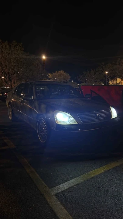 2002 Lexus LS 3rd Gen - Image 6 of 10