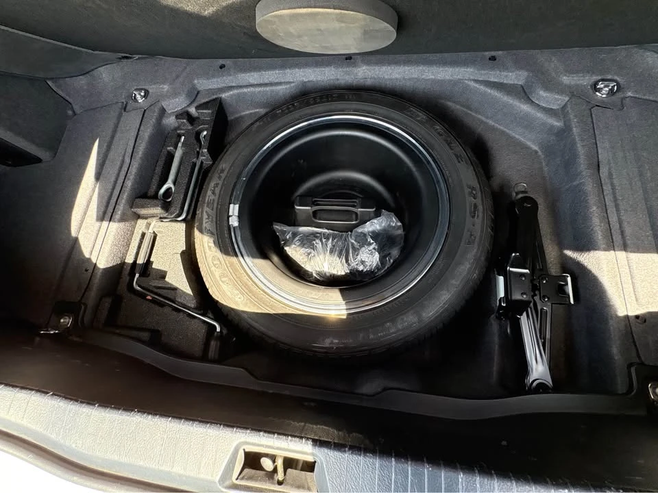 2002 Lexus LS 3rd Gen - Image 20 of 20