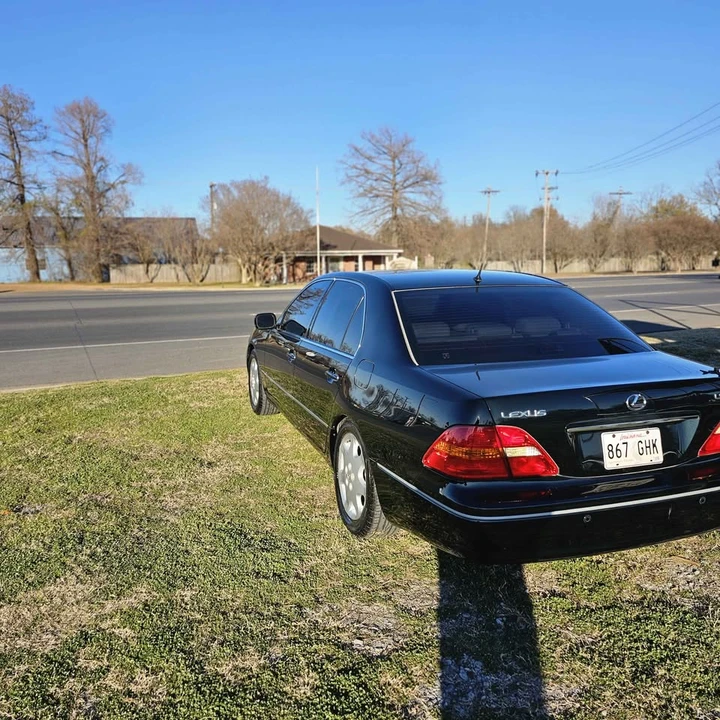 2002 Lexus LS 3rd Gen - Image 10 of 15