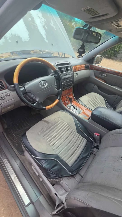 2002 Lexus LS 3rd Gen - Image 10 of 10