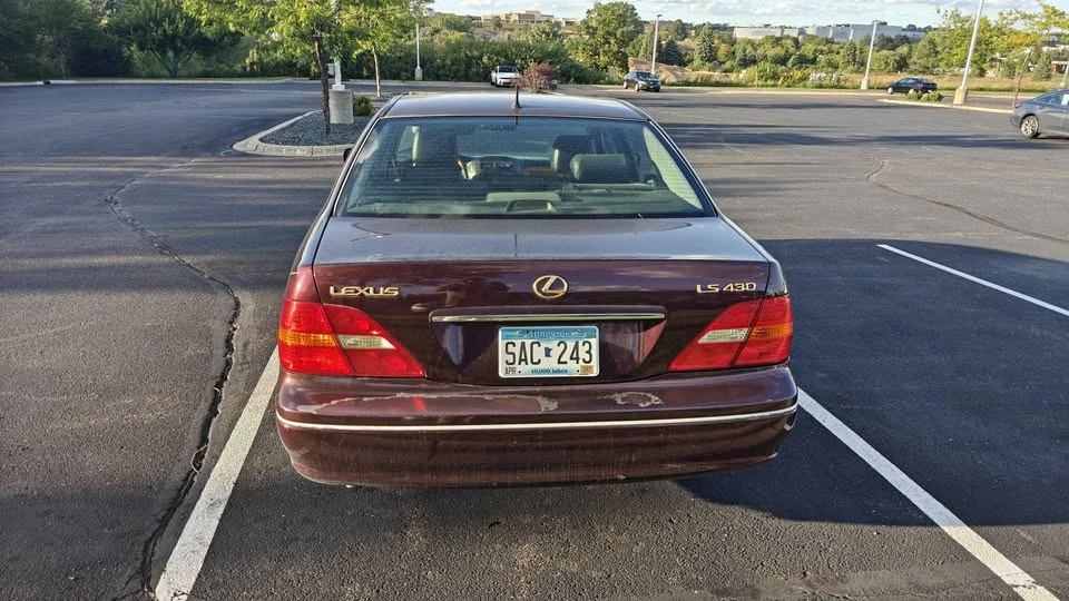 2002 Lexus LS 3rd Gen - Image 5 of 9