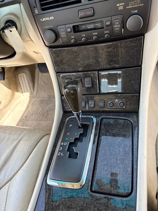 2002 Lexus LS 3rd Gen - Image 14 of 20