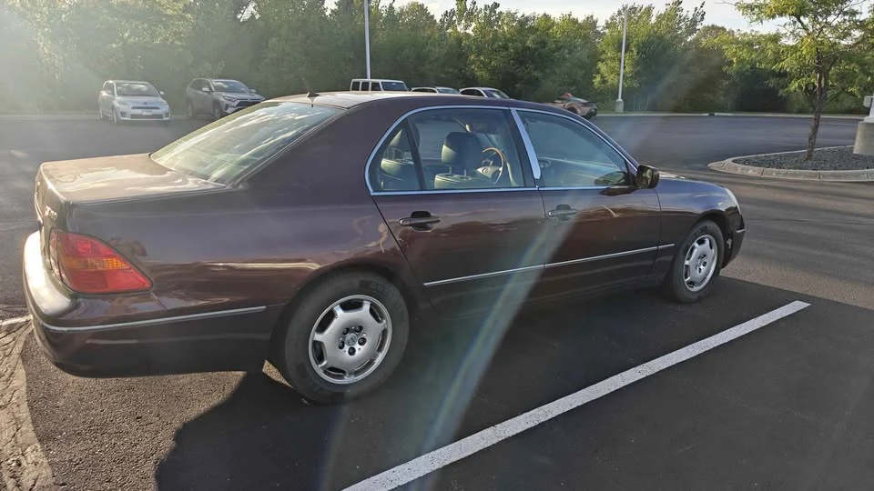 2002 Lexus LS 3rd Gen - Image 4 of 9