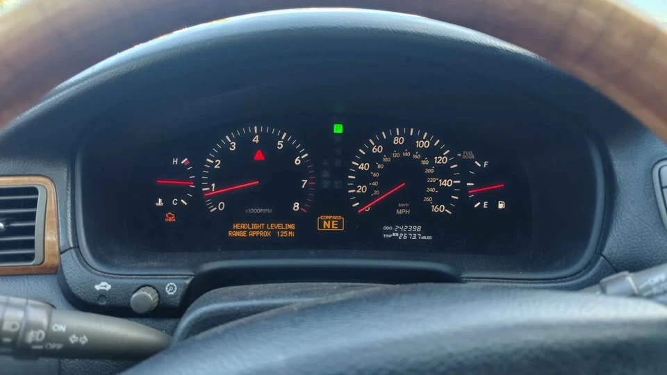 2002 Lexus LS 3rd Gen - Image 8 of 9