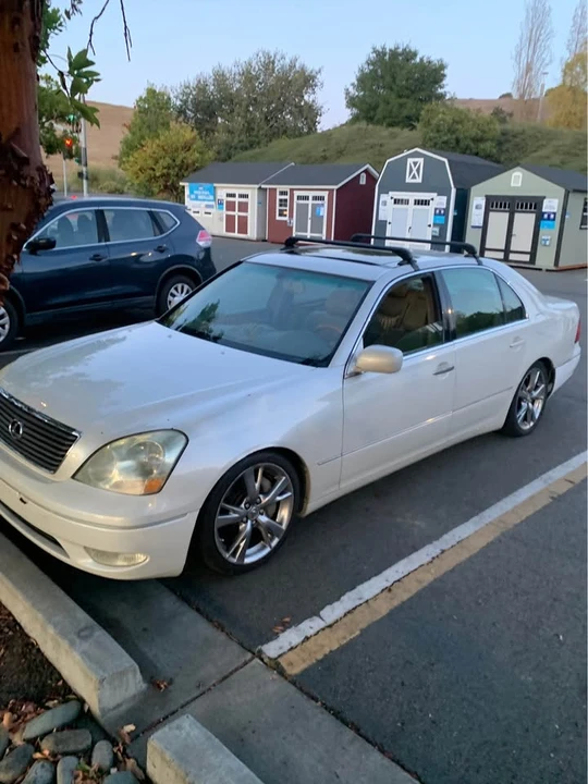 2002 Lexus LS 3rd Gen - Image 3 of 10