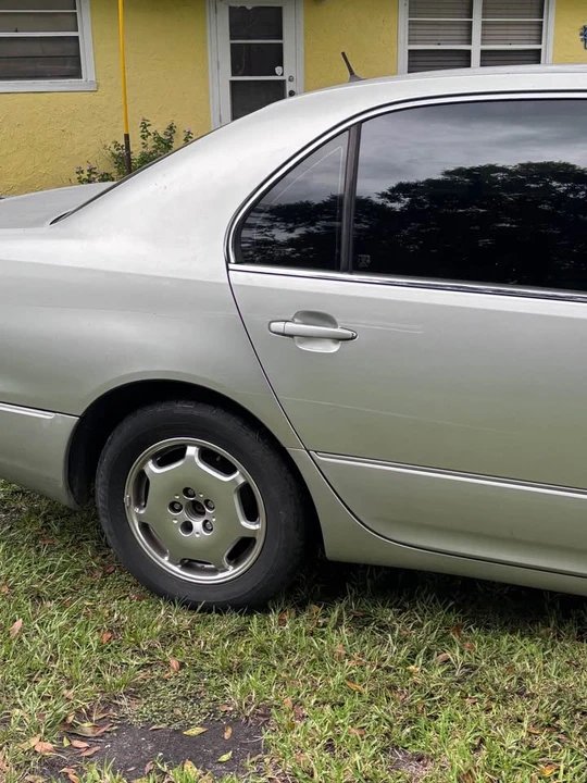 2002 Lexus LS 3rd Gen - Image 6 of 7