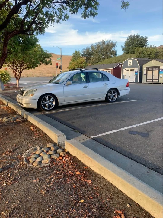 2002 Lexus LS 3rd Gen - Image 7 of 10