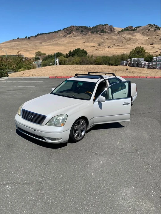 2002 Lexus LS 3rd Gen - Image 5 of 10