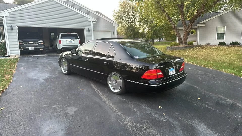 2002 Lexus LS 3rd Gen - Image 3 of 9