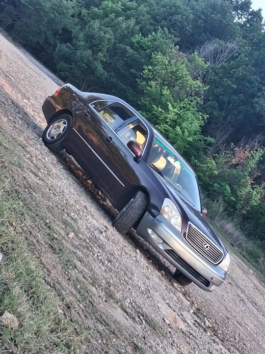 2002 Lexus LS 3rd Gen - Image 2 of 10