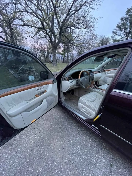2002 Lexus LS 3rd Gen - Image 7 of 10