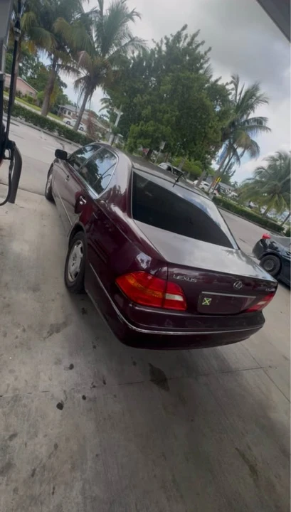 2002 Lexus LS 3rd Gen - Image 2 of 4