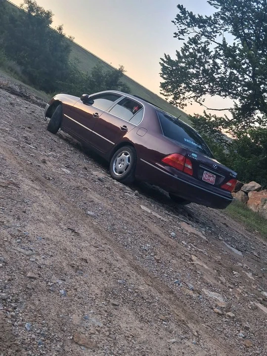 2002 Lexus LS 3rd Gen - Image 3 of 10