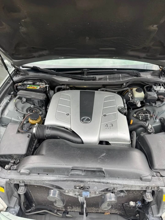 2002 Lexus LS 3rd Gen - Image 11 of 12