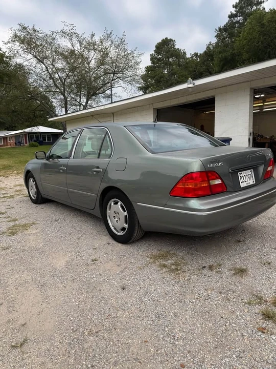 2002 Lexus LS 3rd Gen - Image 5 of 12