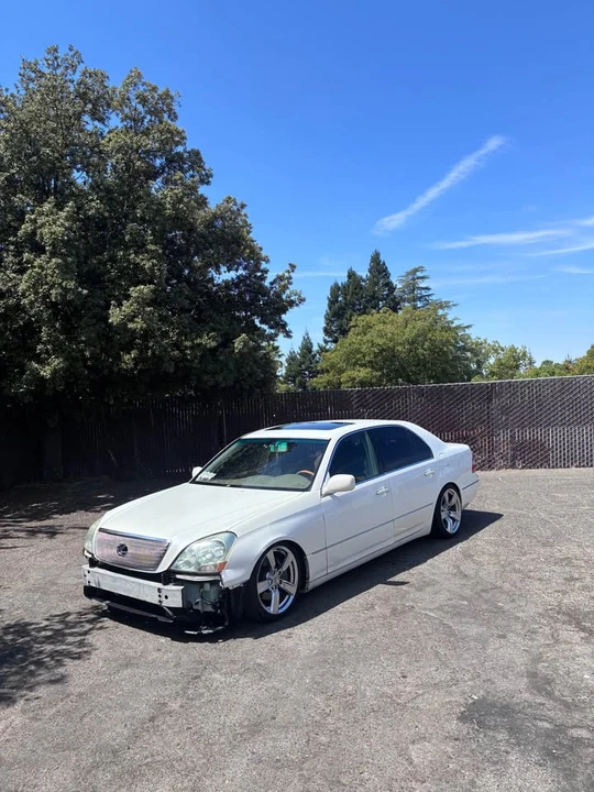 2002 Lexus LS 3rd Gen - Image 4 of 5