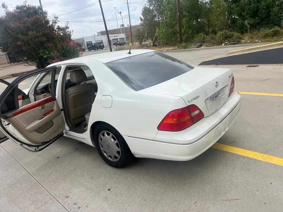 2002 Lexus LS 3rd Gen - Image 9 of 13
