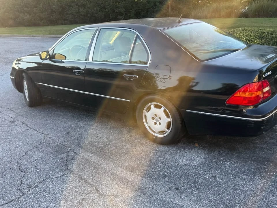 2002 Lexus LS 3rd Gen - Image 9 of 9