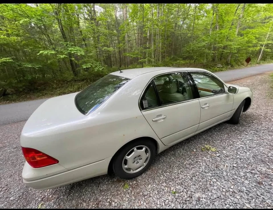 2002 Lexus LS 3rd Gen - Image 3 of 12