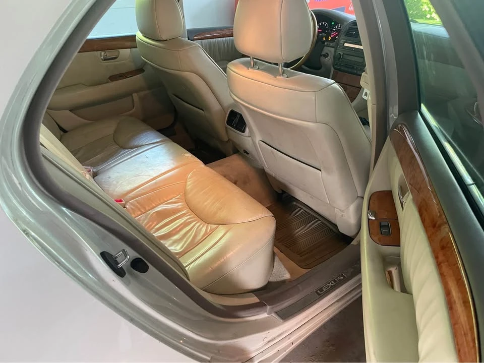 2002 Lexus LS 3rd Gen - Image 11 of 12