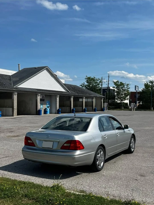 2002 Lexus LS 3rd Gen - Image 5 of 8