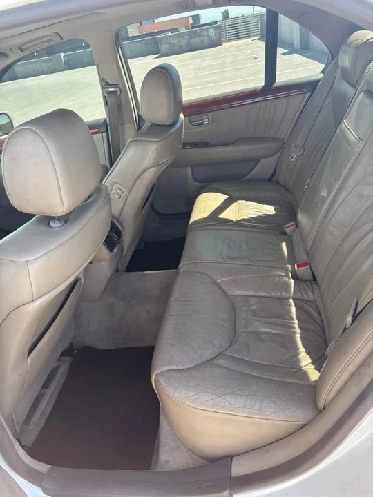 2002 Lexus LS 3rd Gen - Image 10 of 12