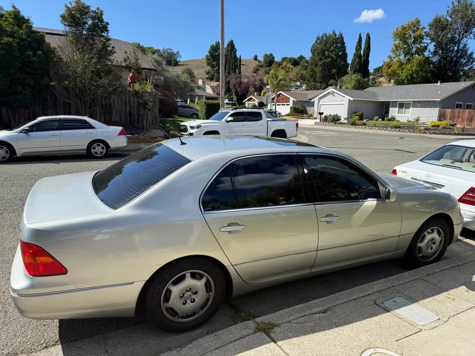 2002 Lexus LS 3rd Gen - Image 5 of 6