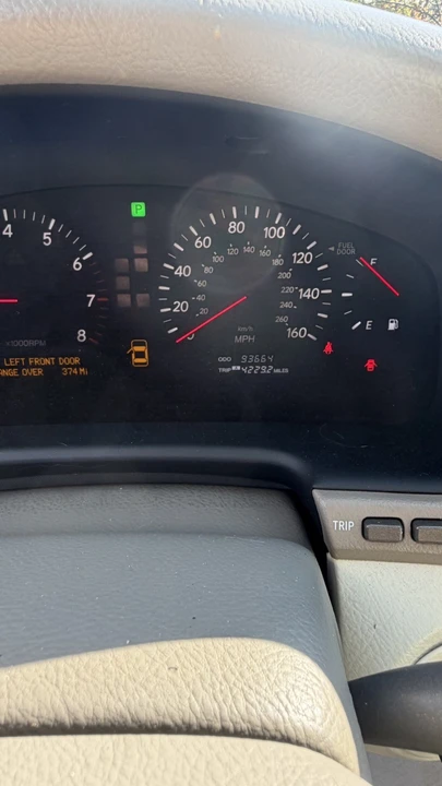 2002 Lexus LS 3rd Gen - Image 13 of 31
