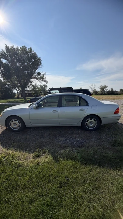 2002 Lexus LS 3rd Gen - Image 19 of 31