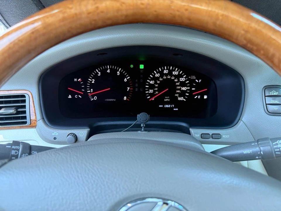 2002 Lexus LS 3rd Gen - Image 17 of 20