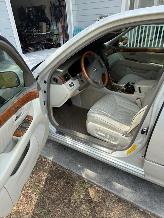 2002 Lexus LS 3rd Gen - Image 9 of 20