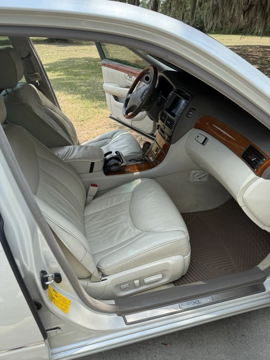 2002 Lexus LS 3rd Gen - Image 14 of 20