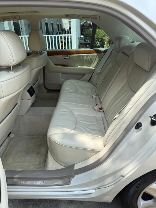 2002 Lexus LS 3rd Gen - Image 11 of 20