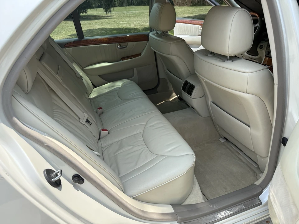 2002 Lexus LS 3rd Gen - Image 13 of 20