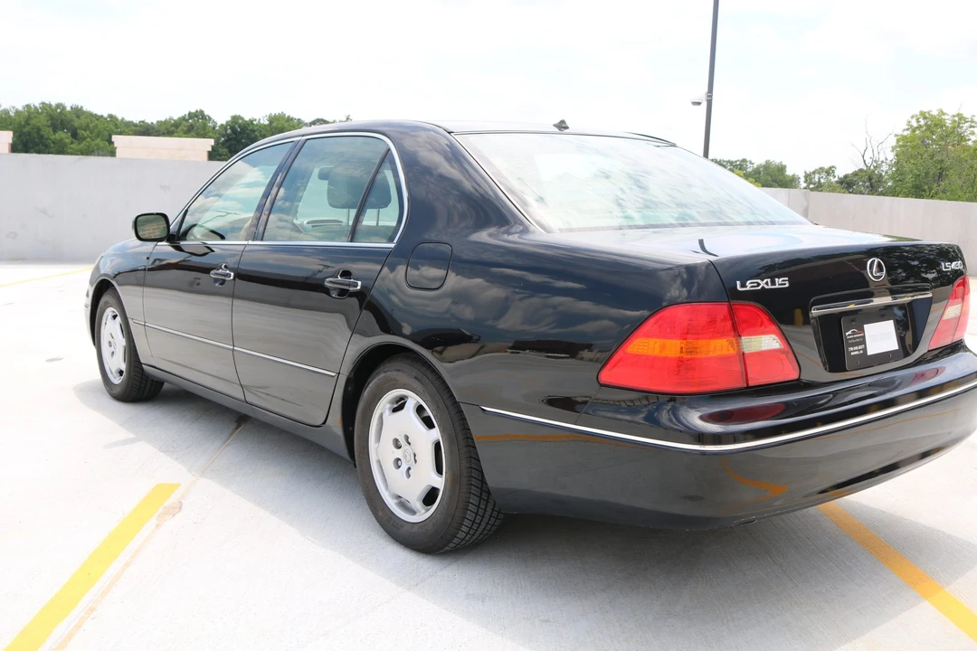 2002 Lexus LS 3rd Gen - Image 17 of 31