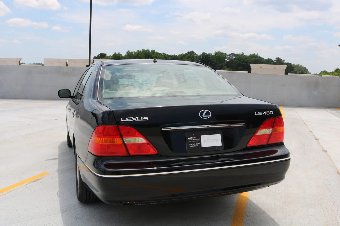 2002 Lexus LS 3rd Gen - Image 19 of 31