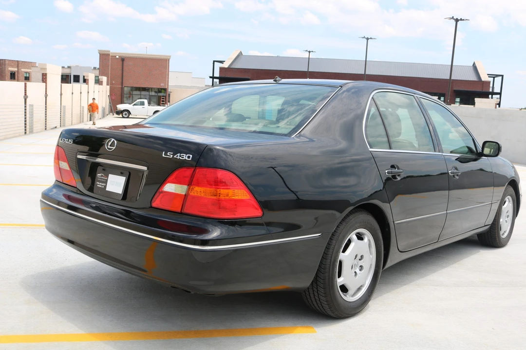 2002 Lexus LS 3rd Gen - Image 23 of 31