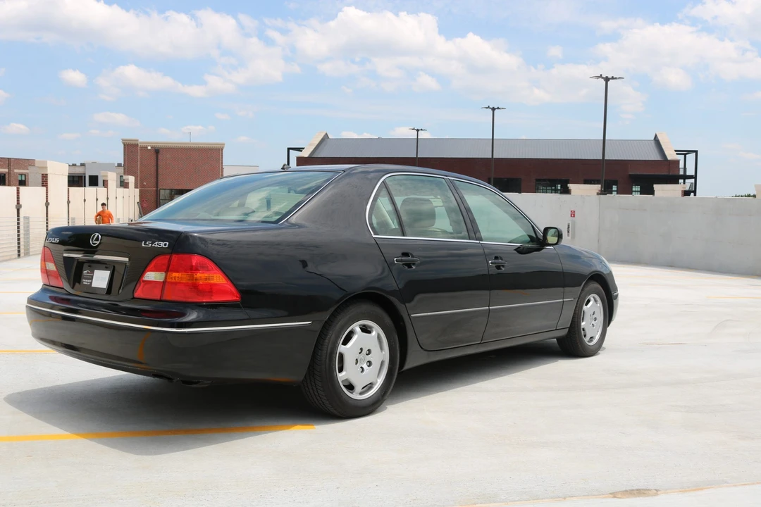 2002 Lexus LS 3rd Gen - Image 24 of 31
