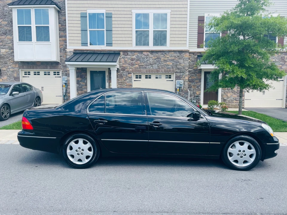 2002 Lexus LS 3rd Gen - Image 10 of 31