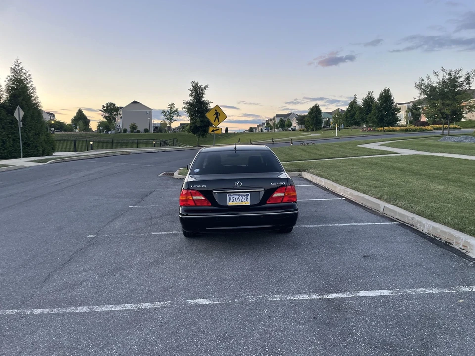 2002 Lexus LS 3rd Gen - Image 13 of 31