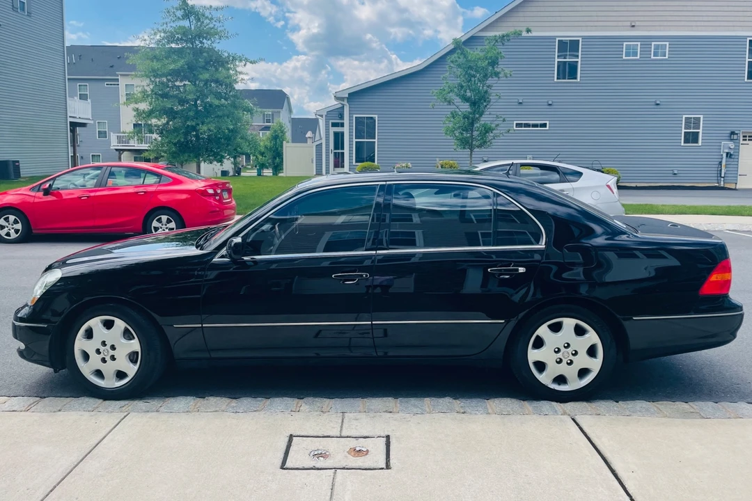 2002 Lexus LS 3rd Gen - Image 19 of 31
