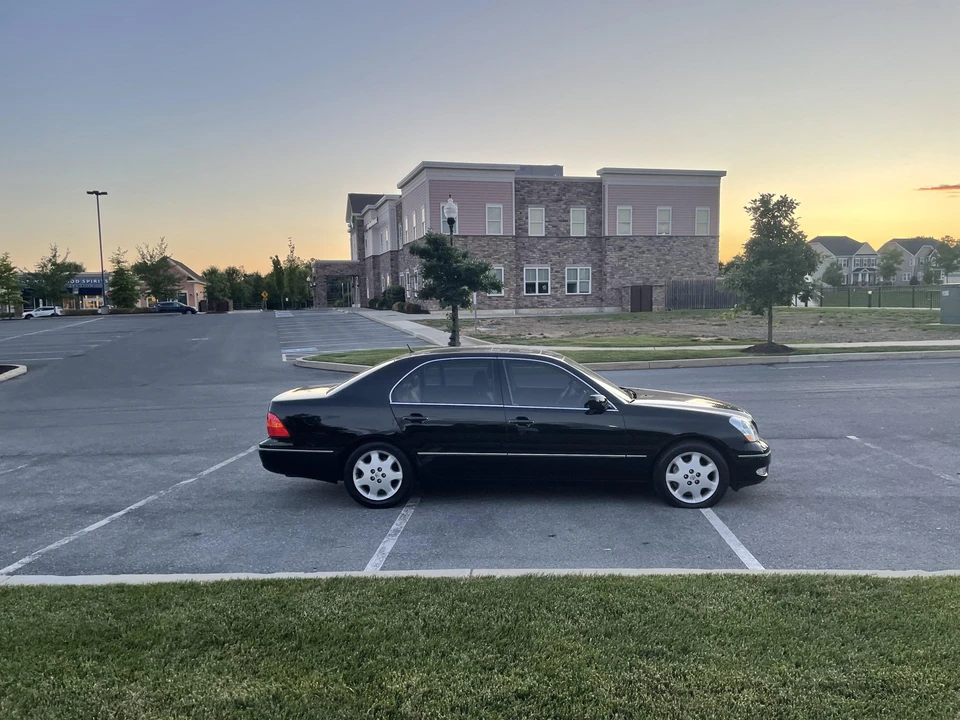 2002 Lexus LS 3rd Gen - Image 8 of 31