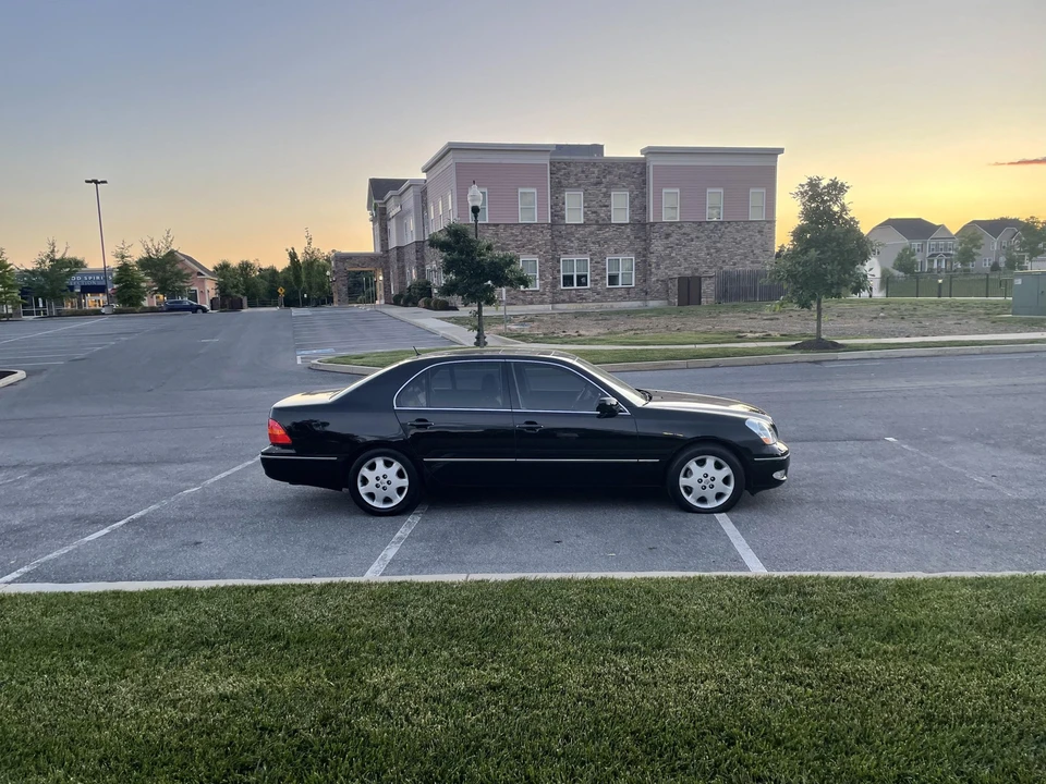 2002 Lexus LS 3rd Gen - Image 7 of 31