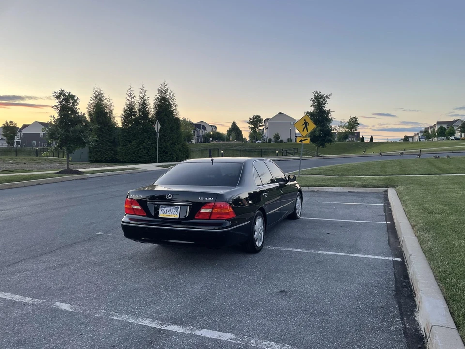 2002 Lexus LS 3rd Gen - Image 11 of 31
