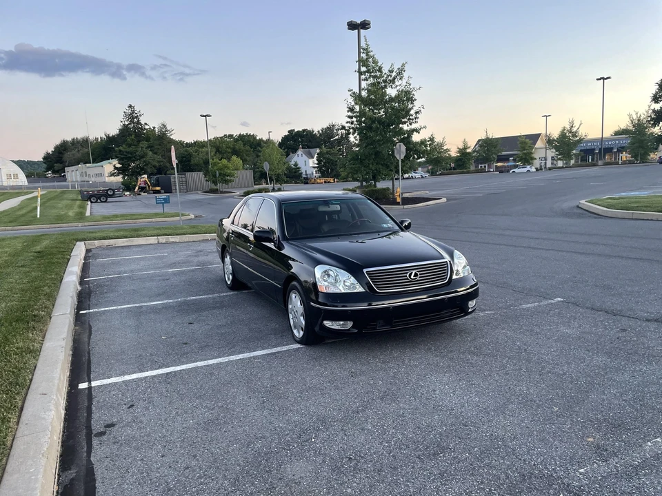 2002 Lexus LS 3rd Gen - Image 5 of 31