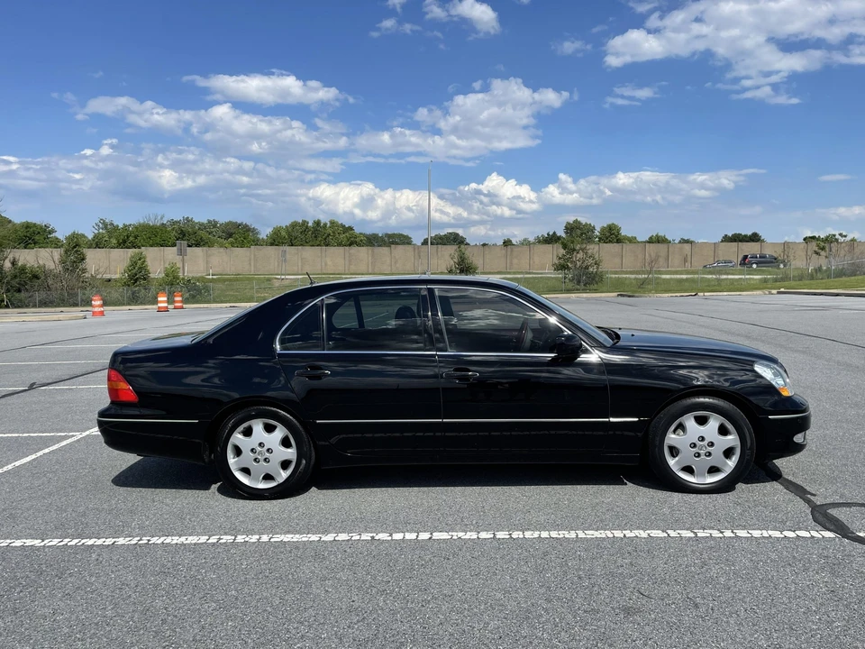 2002 Lexus LS 3rd Gen - Image 9 of 31
