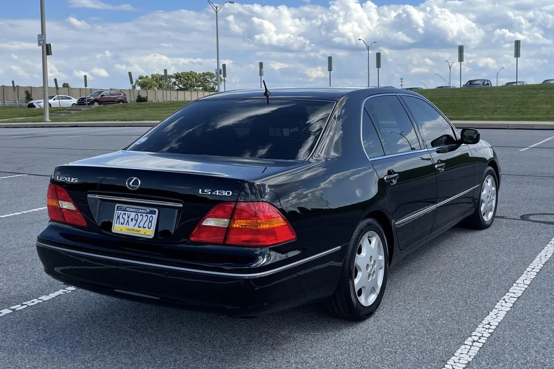 2002 Lexus LS 3rd Gen - Image 12 of 31