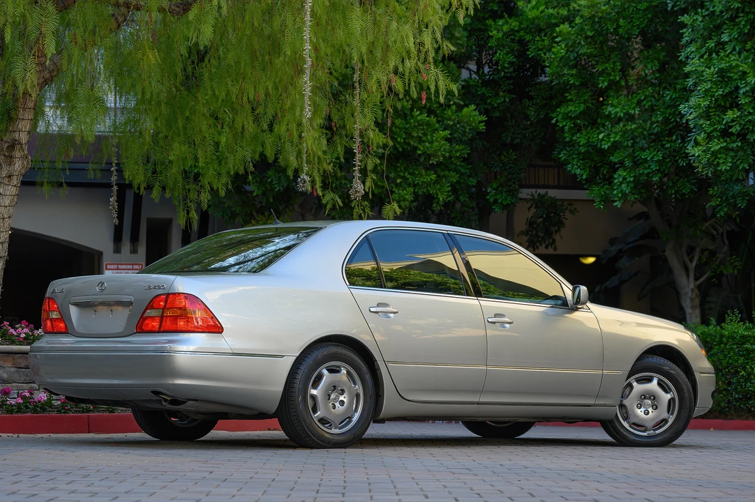 2002 Lexus LS 3rd Gen - Image 13 of 31