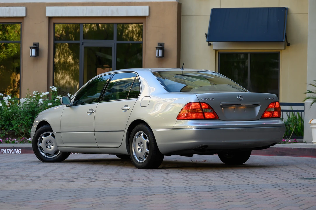 2002 Lexus LS 3rd Gen - Image 7 of 31