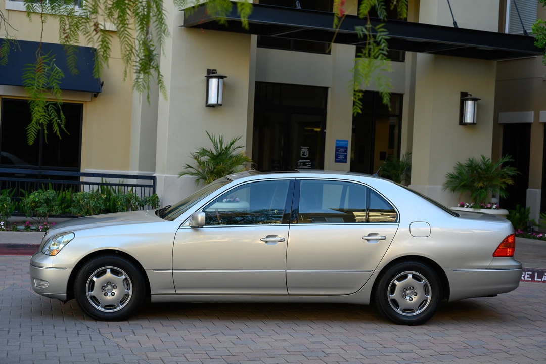 2002 Lexus LS 3rd Gen - Image 4 of 31